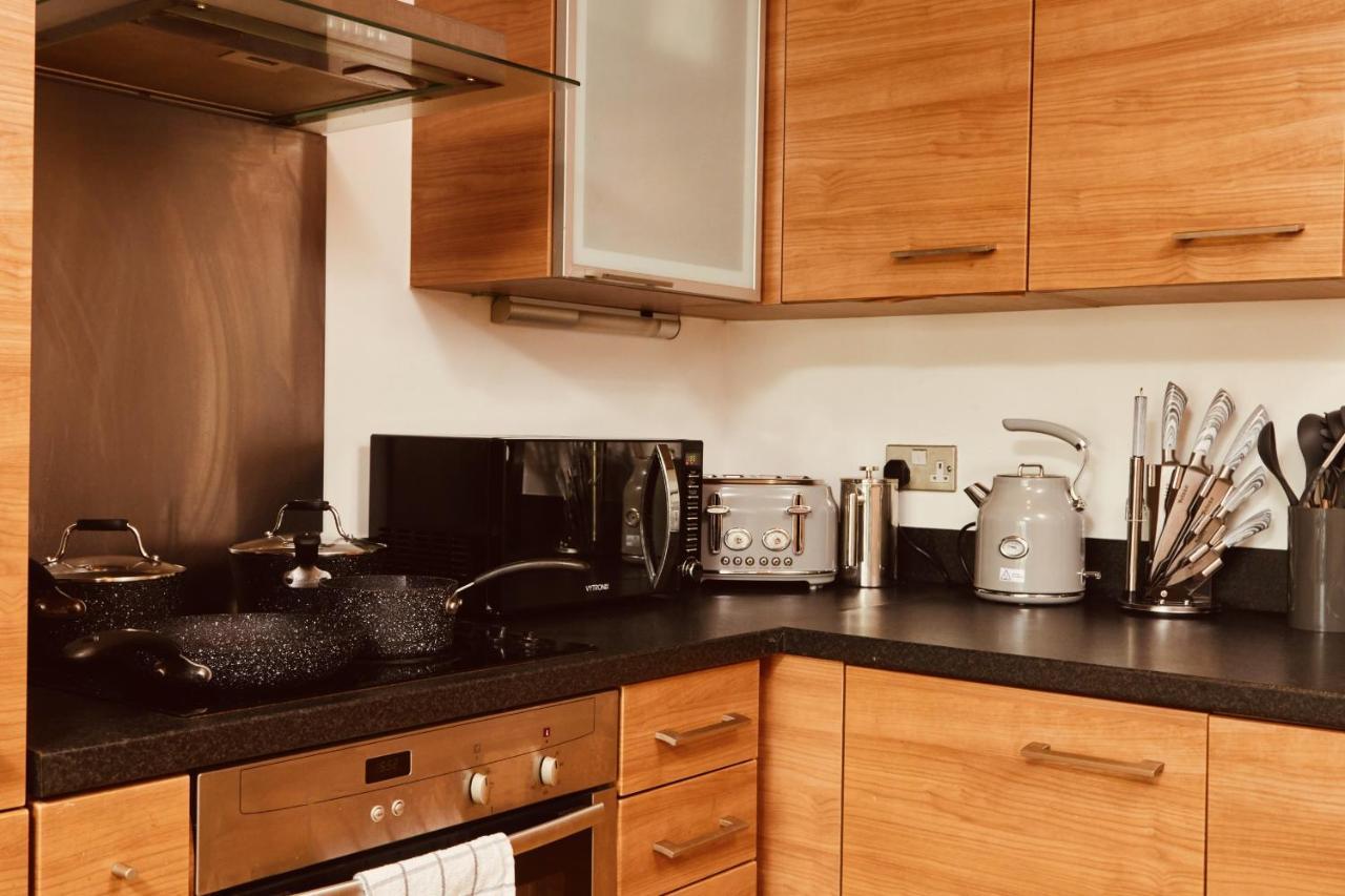 Deluxe City Apt, Beautiful River View,Free Parking No Balcony Лідс Екстер'єр фото
